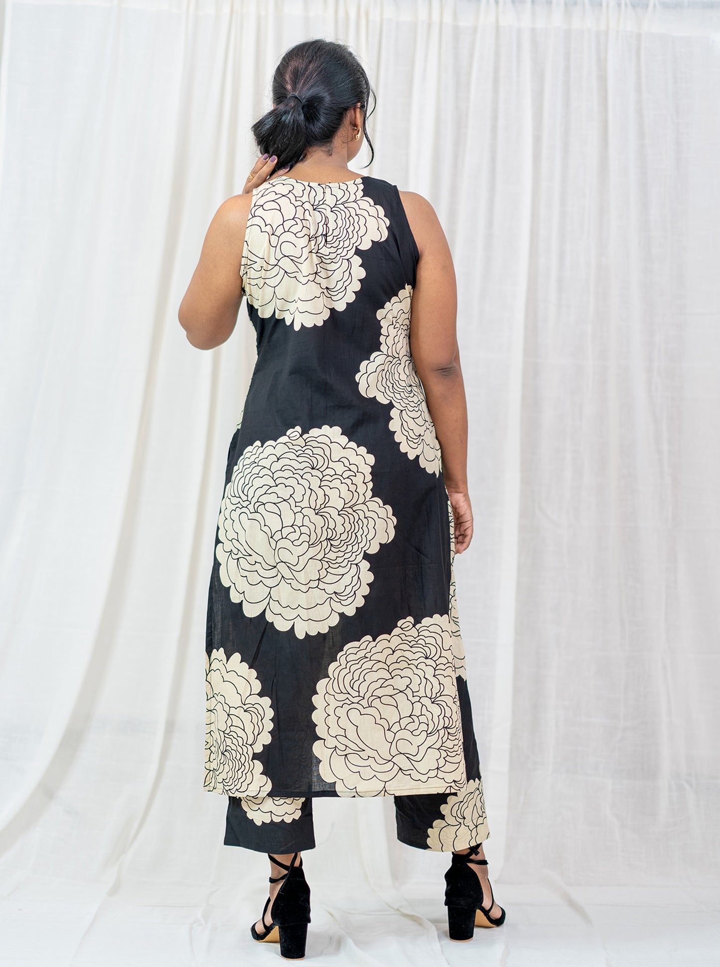 Black Dahlia Sleeveless