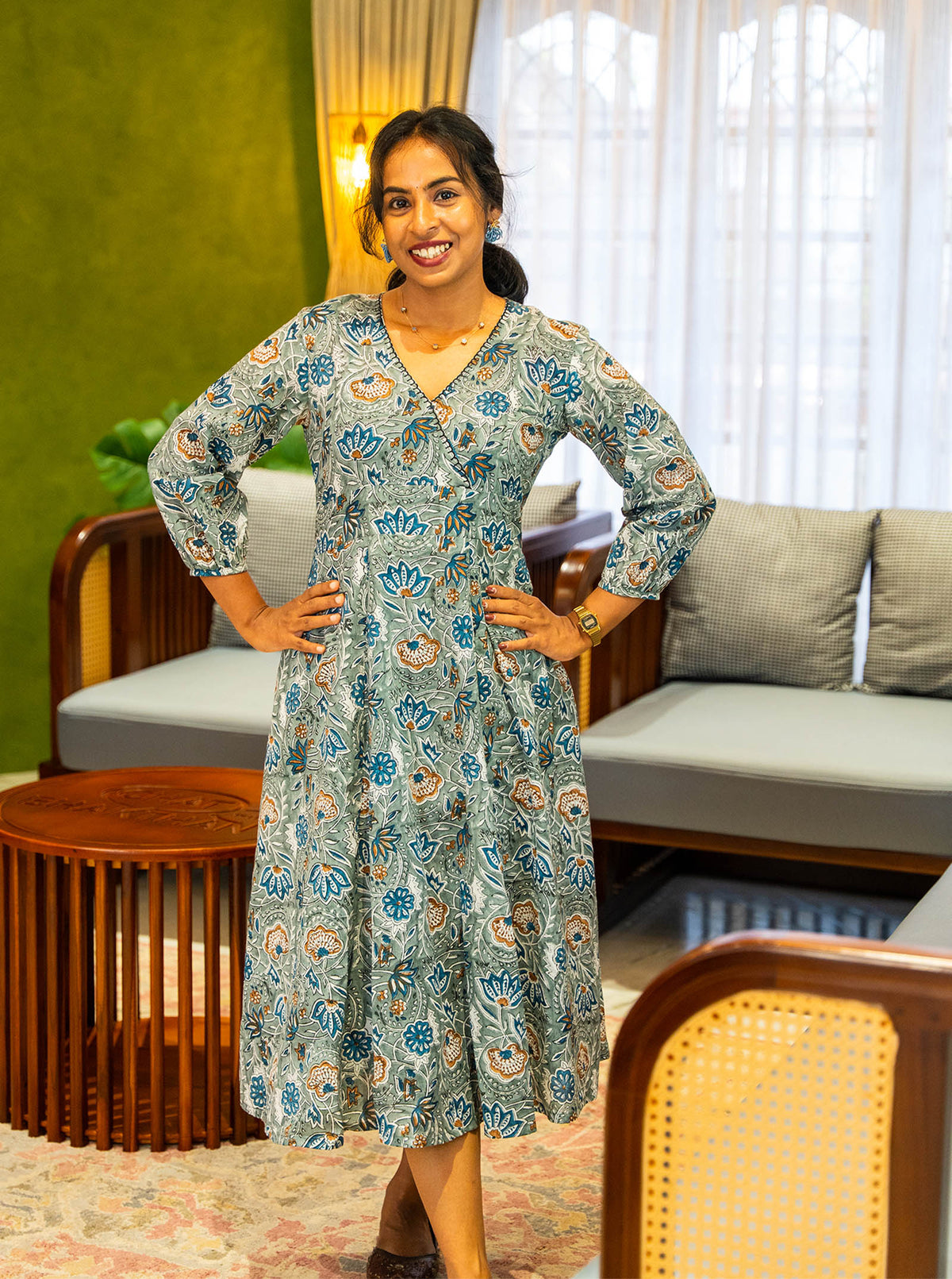 Grey hand block print cotton three panel kurti with V neck, front view - Ariyaa