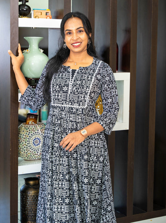 Black and white printed cotton co-ord set with lace yoke detailing, front view - Ariyaa
