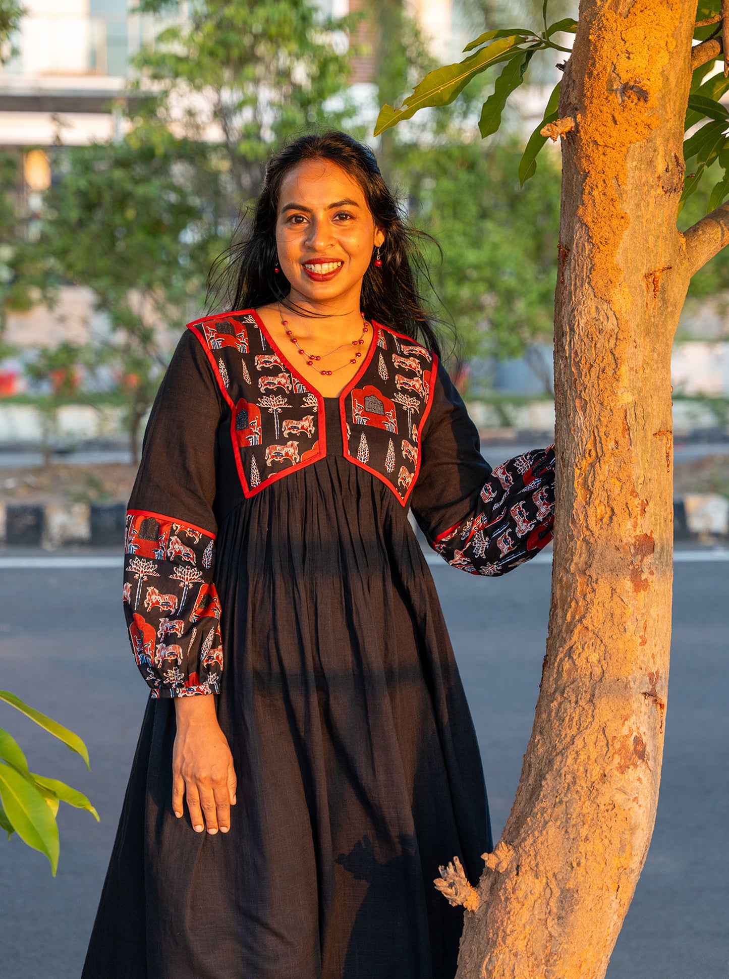 Close-up of pleated texture on black slub cotton — Ariyaa
