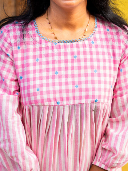 Round neckline with lace detailing on checked yoke close-up - Ariyaa