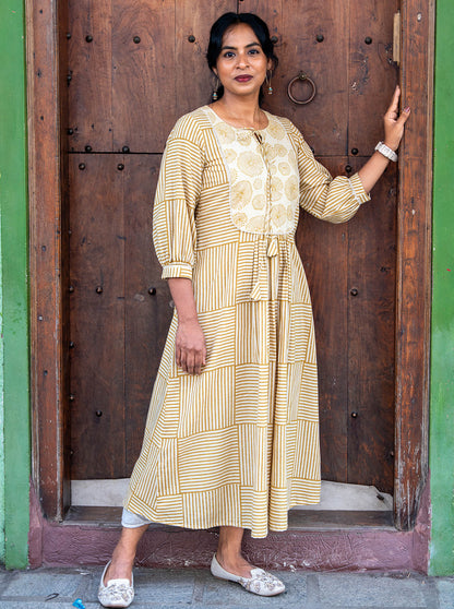 Tie neck and 3/4 sleeve detail on sandal kurti — Ariyaa