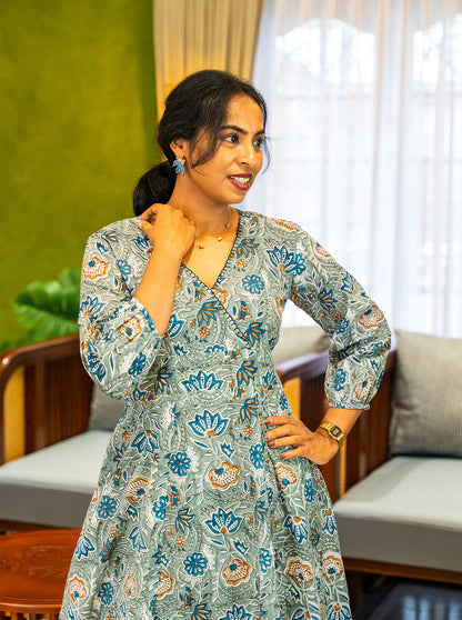 Grey floral block print kurti showing panel cut and 3/4th sleeves - Ariyaa