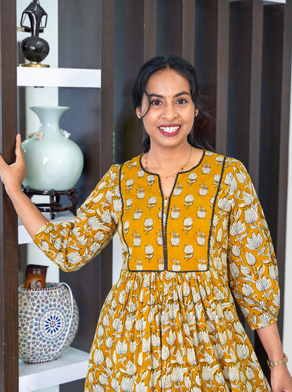 Detail shot of lace detailing at the yoke of yellow cotton co-ord set - Ariyaa