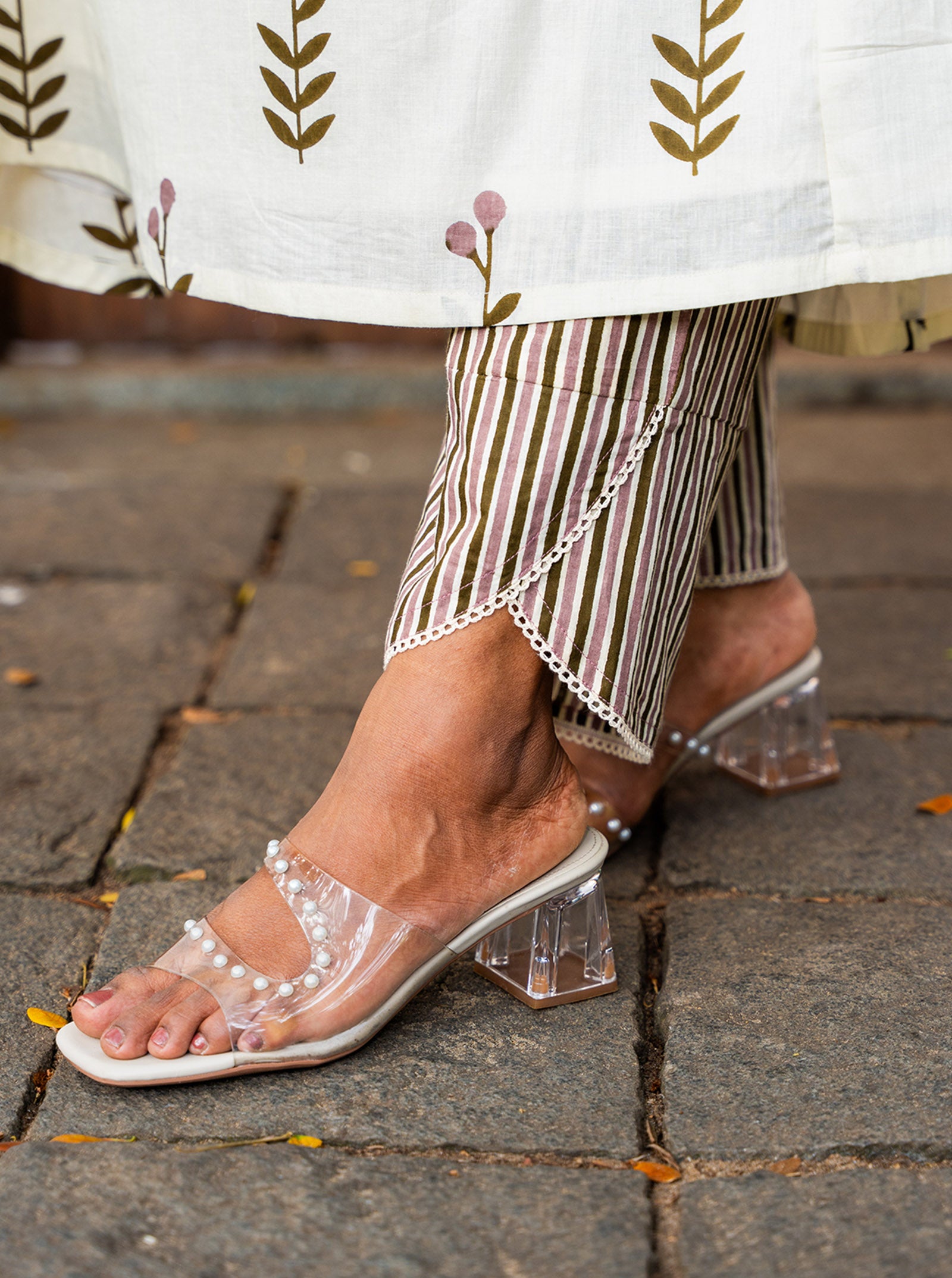 Close-up  of pants of flower motif pattern on cotton fabric — Ariyaa