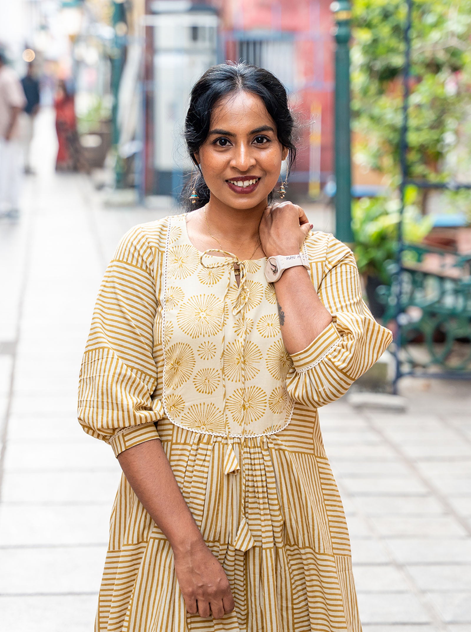 Tie neck and 3/4 sleeve detail on sandal kurti — Ariyaa