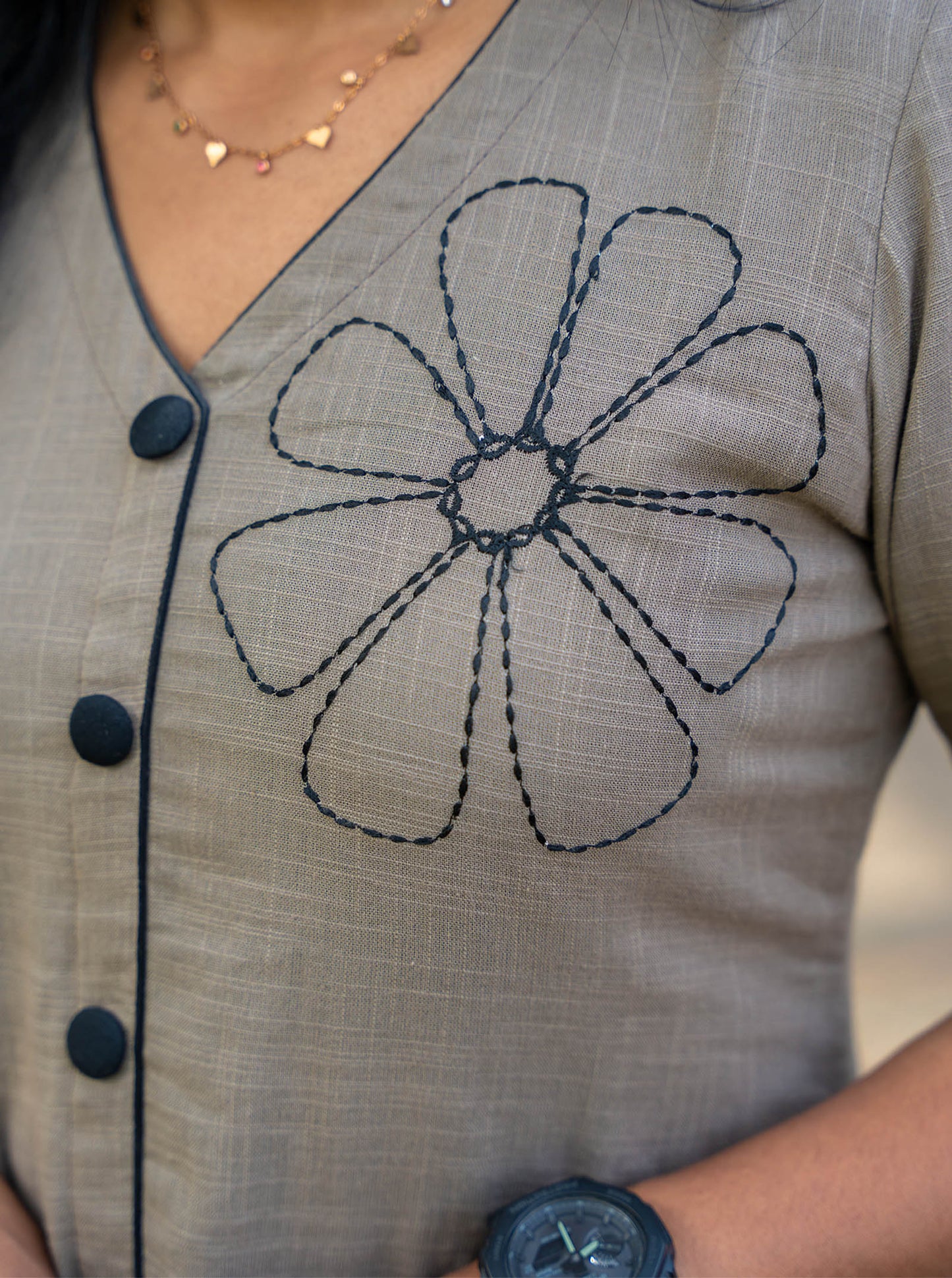 Close-up of floral embroidery pattern on slub cotton fabric — Ariyaa
