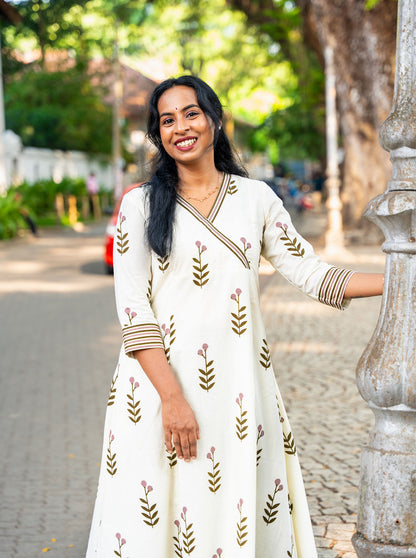 Close-up of flower motif pattern on cotton fabric — Ariyaa