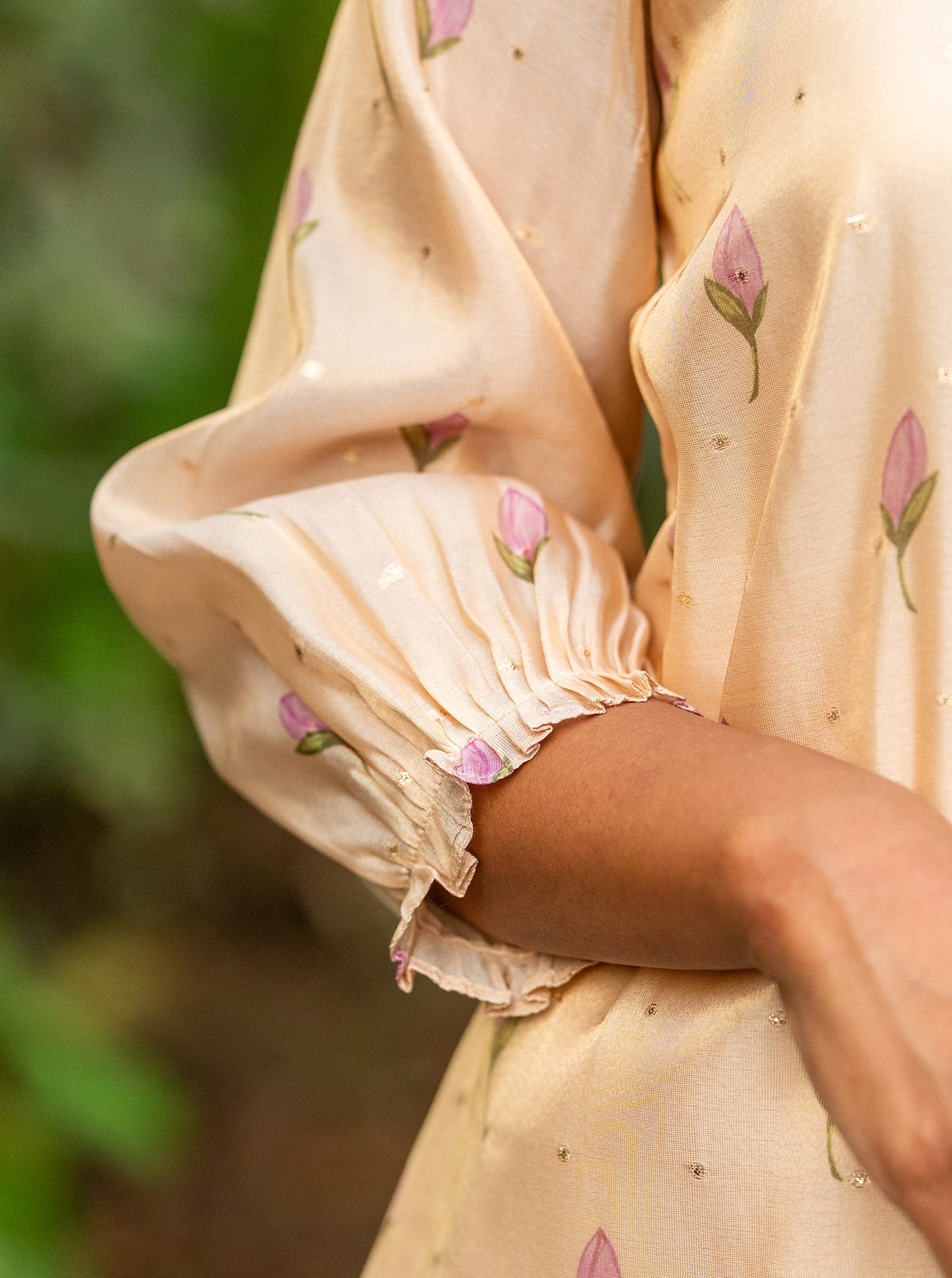 Mythili kurti in movement showing lined silk fall and gathered ruffle sleeve cuffs - Ariyaa