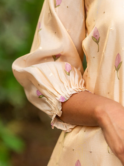 Mythili kurti in movement showing lined silk fall and gathered ruffle sleeve cuffs - Ariyaa